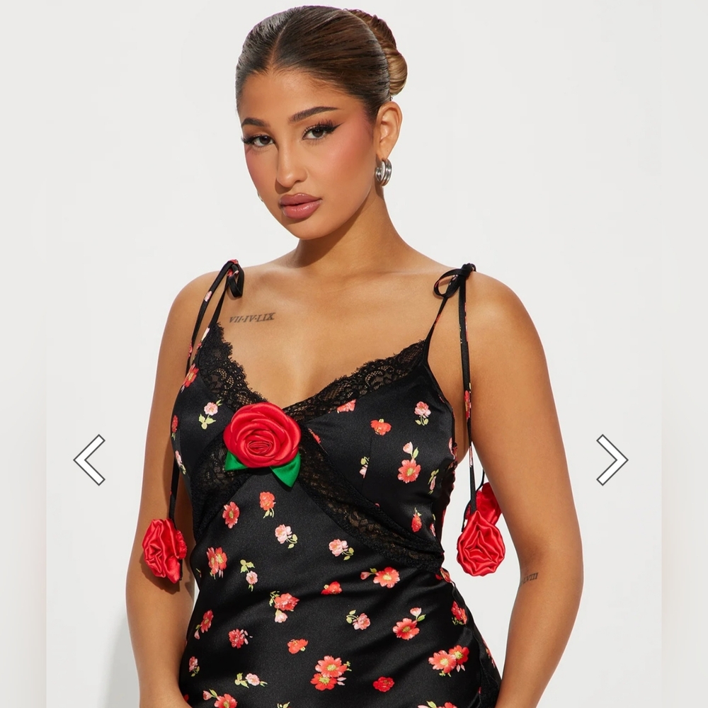 Fashion Nova Elegant Floral dress Satin - Picture 4 of 7